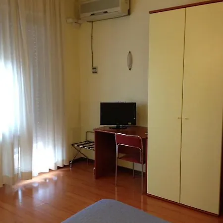 Guest house Affittacamere Ideal 2*